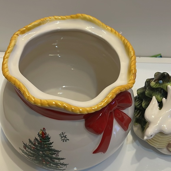 Spode Christmas Tree Round Covered Candy Box - Picture 4 of 4